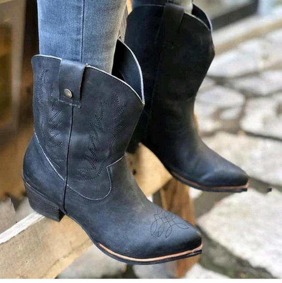 Shoes - grunge Western pu leather pull on boot